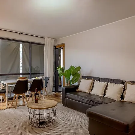 Noir Oriente 1br Apartment *