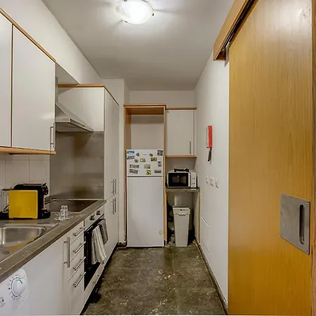 Noir Oriente 1br Apartment *