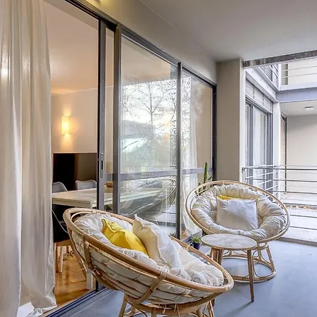 Noir Oriente 1br Apartment