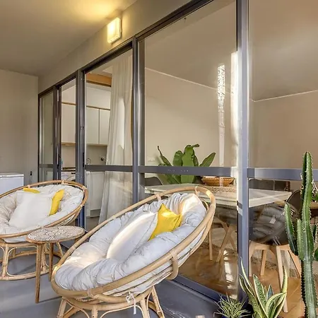 Noir Oriente 1br Apartment *